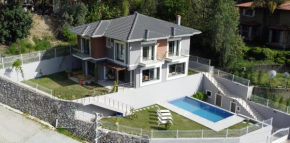 Villa Erica by Villa Safiya